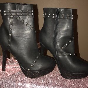Black heart 10 studded